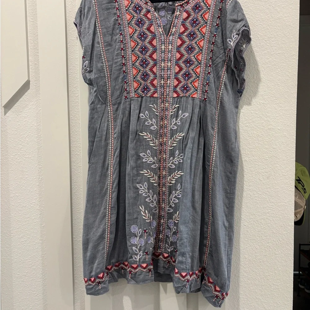 Johnny Was Gray Embroidered Top with Red and Purple Details Size XL - Picture 1 of 4